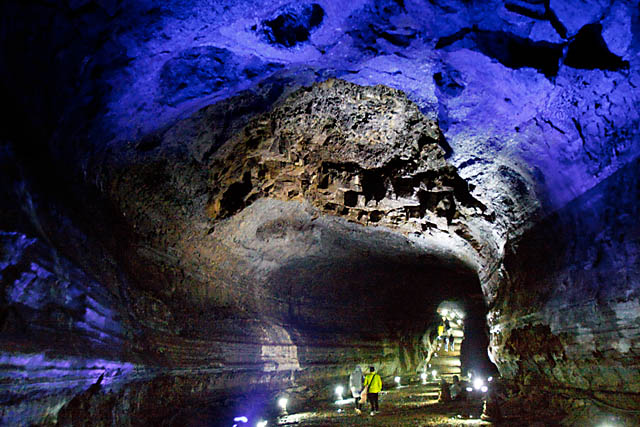 https://mdw-travel-data-us-east-1.s3.amazonaws.com/img/country/South-Korea/Hwaamdonggul-Cave/img_02.jpg
