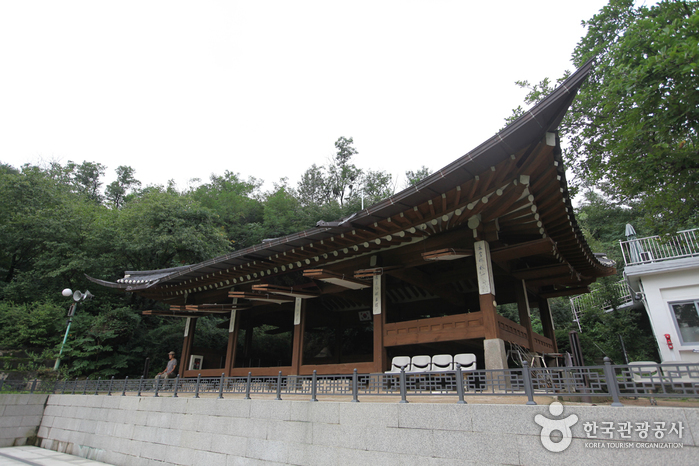 https://mdw-travel-data-us-east-1.s3.amazonaws.com/img/country/South-Korea/Hwanghakjeong-Pavilion/img_01.jpg