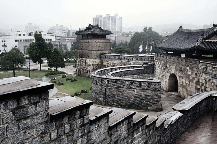 https://mdw-travel-data-us-east-1.s3.amazonaws.com/img/country/South-Korea/Hwaseong-Fortress/img_01.jpg