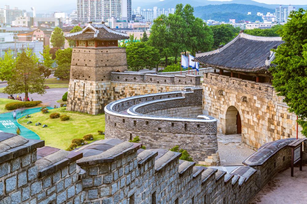 https://mdw-travel-data-us-east-1.s3.amazonaws.com/img/country/South-Korea/Hwaseong-Fortress/img_02.jpg
