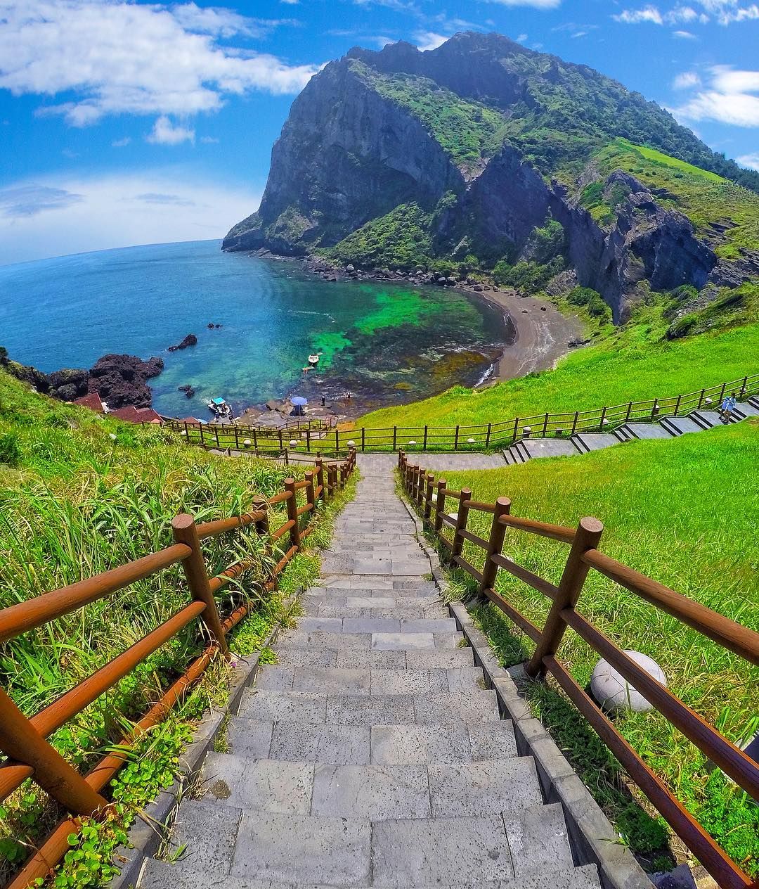 https://mdw-travel-data-us-east-1.s3.amazonaws.com/img/country/South-Korea/Igyeondae-Coastal-Promenade/img_03.jpg