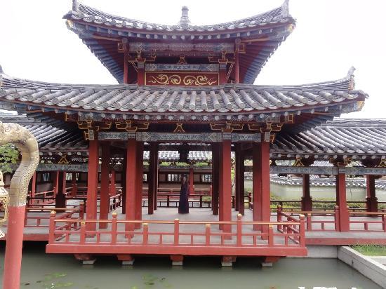 https://mdw-travel-data-us-east-1.s3.amazonaws.com/img/country/South-Korea/Jangsu-Silla-Millennium-Park/img_02.jpg