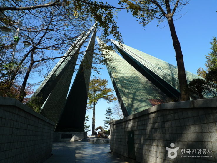 https://mdw-travel-data-us-east-1.s3.amazonaws.com/img/country/South-Korea/Jayu-Park/img_03.jpg