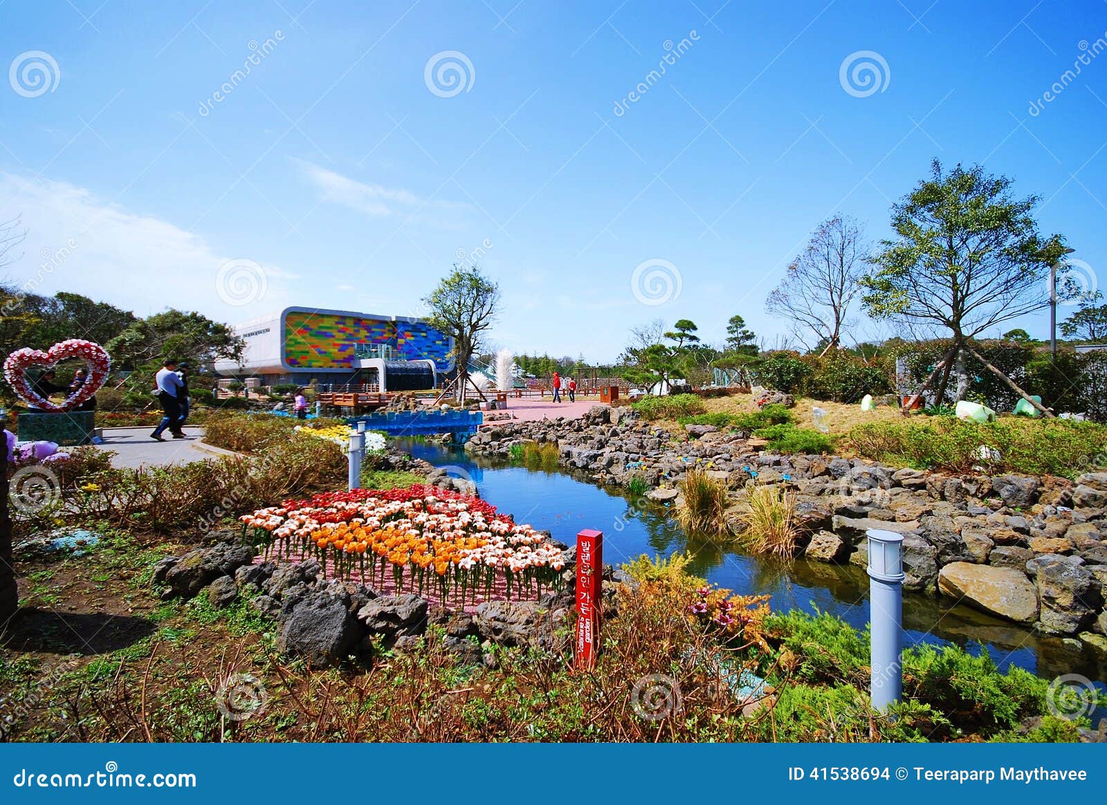 https://mdw-travel-data-us-east-1.s3.amazonaws.com/img/country/South-Korea/Jeju-Glass-Castle/img_01.jpg