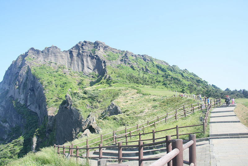 https://mdw-travel-data-us-east-1.s3.amazonaws.com/img/country/South-Korea/Jeju-Mokgwana/img_01.jpg