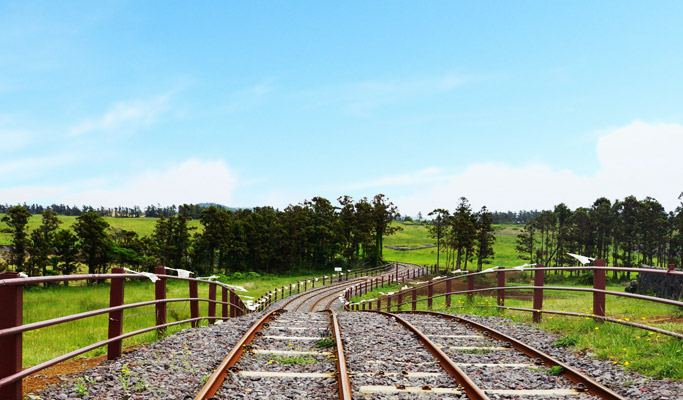 https://mdw-travel-data-us-east-1.s3.amazonaws.com/img/country/South-Korea/Jeju-Rail-Bike/img_02.jpg