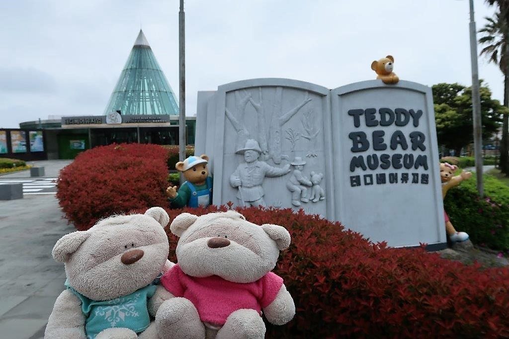https://mdw-travel-data-us-east-1.s3.amazonaws.com/img/country/South-Korea/Jeju-Teddy-Bear-Museum/img_05.jpg