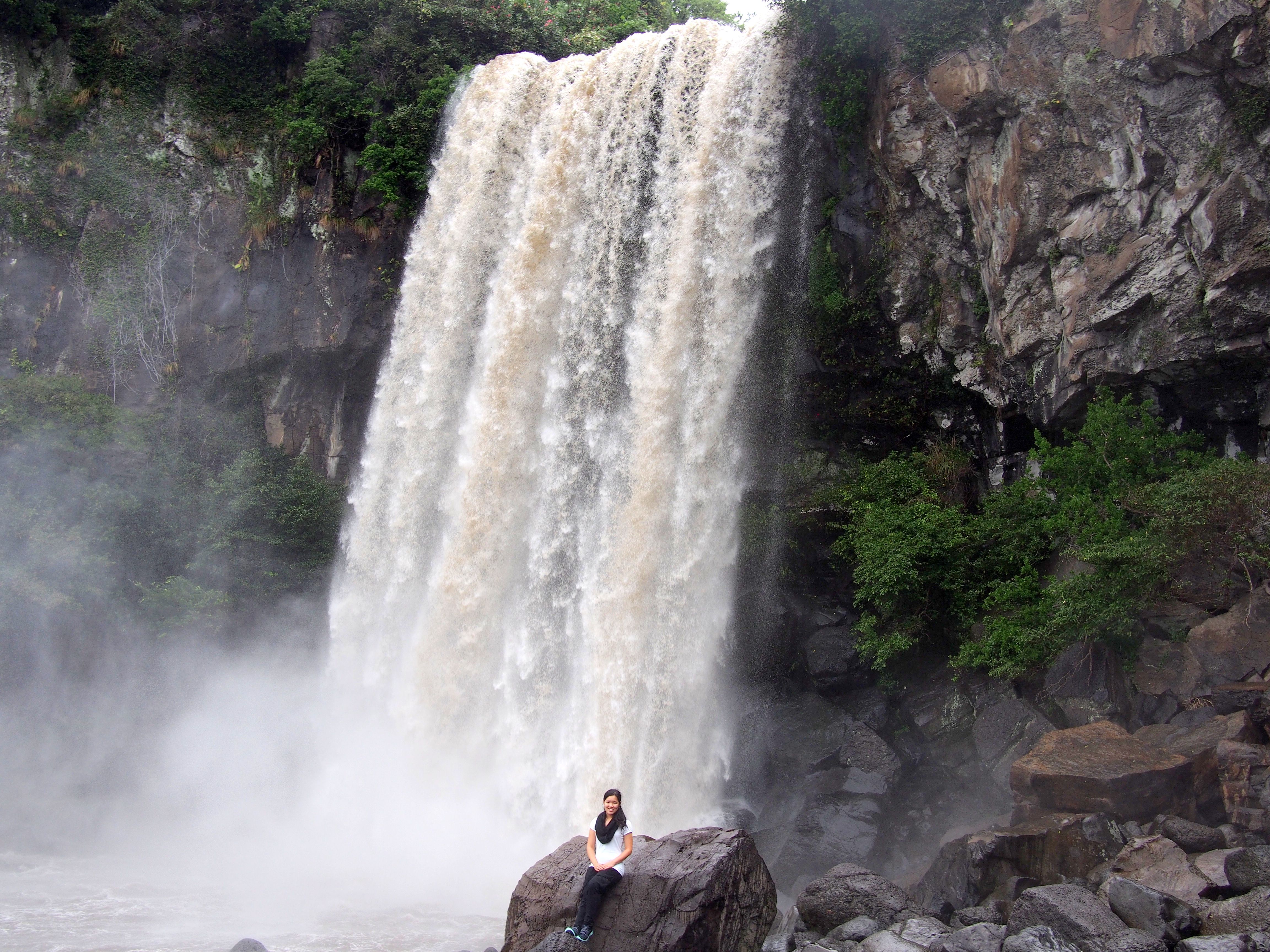 https://mdw-travel-data-us-east-1.s3.amazonaws.com/img/country/South-Korea/Jeongbang-Waterfall/img_01.jpg