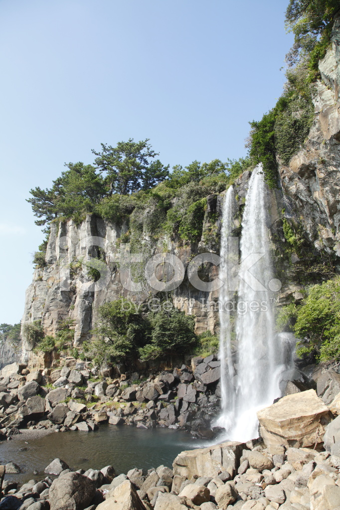 https://mdw-travel-data-us-east-1.s3.amazonaws.com/img/country/South-Korea/Jeongbang-Waterfall/img_03.jpg