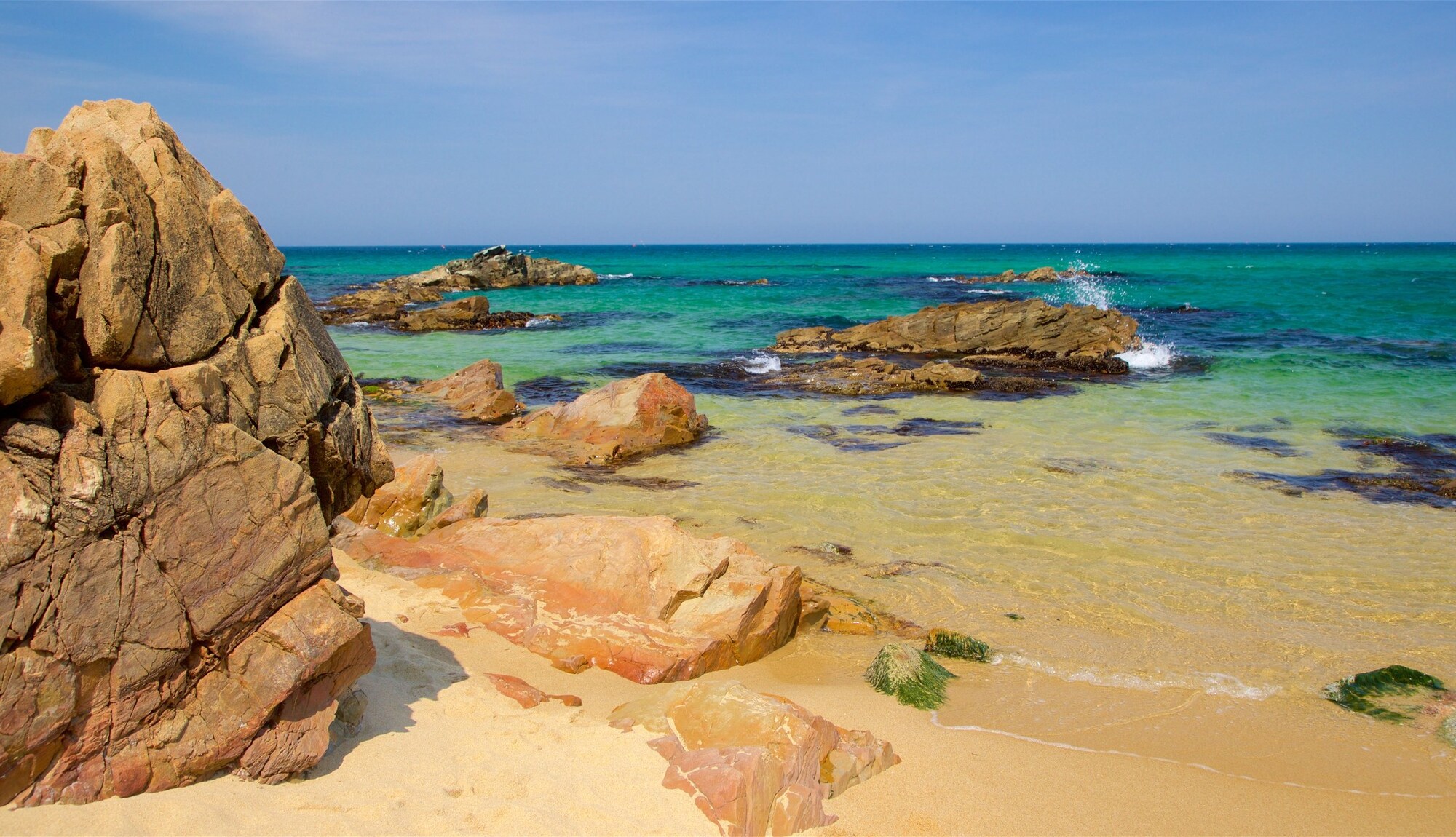 https://mdw-travel-data-us-east-1.s3.amazonaws.com/img/country/South-Korea/Jeongdongjin-Beach/img_03.jpg