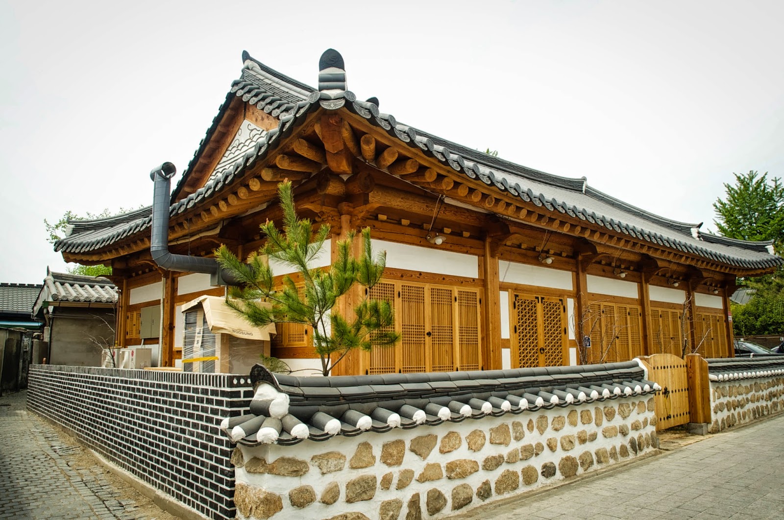 https://mdw-travel-data-us-east-1.s3.amazonaws.com/img/country/South-Korea/Jeonju-Hanok-Village/img_00.jpg