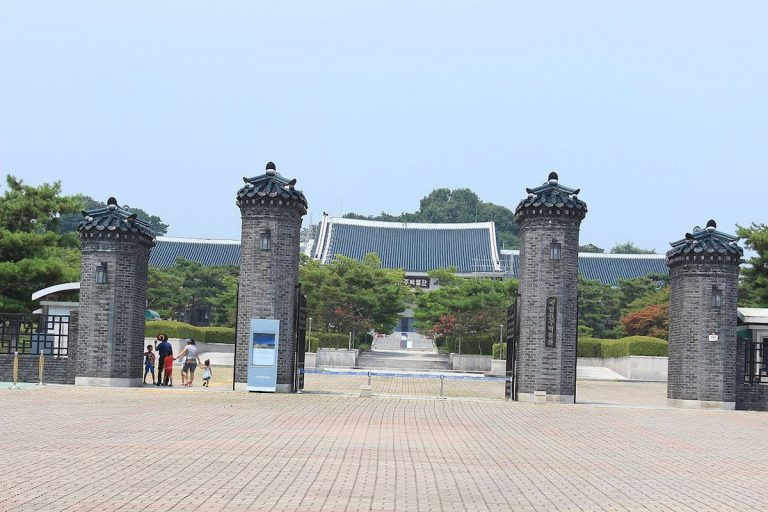 https://mdw-travel-data-us-east-1.s3.amazonaws.com/img/country/South-Korea/Jeonju-National-Museum/img_00.jpg