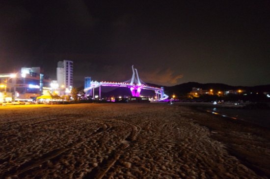 https://mdw-travel-data-us-east-1.s3.amazonaws.com/img/country/South-Korea/Jinha-Beach/img_03.jpg