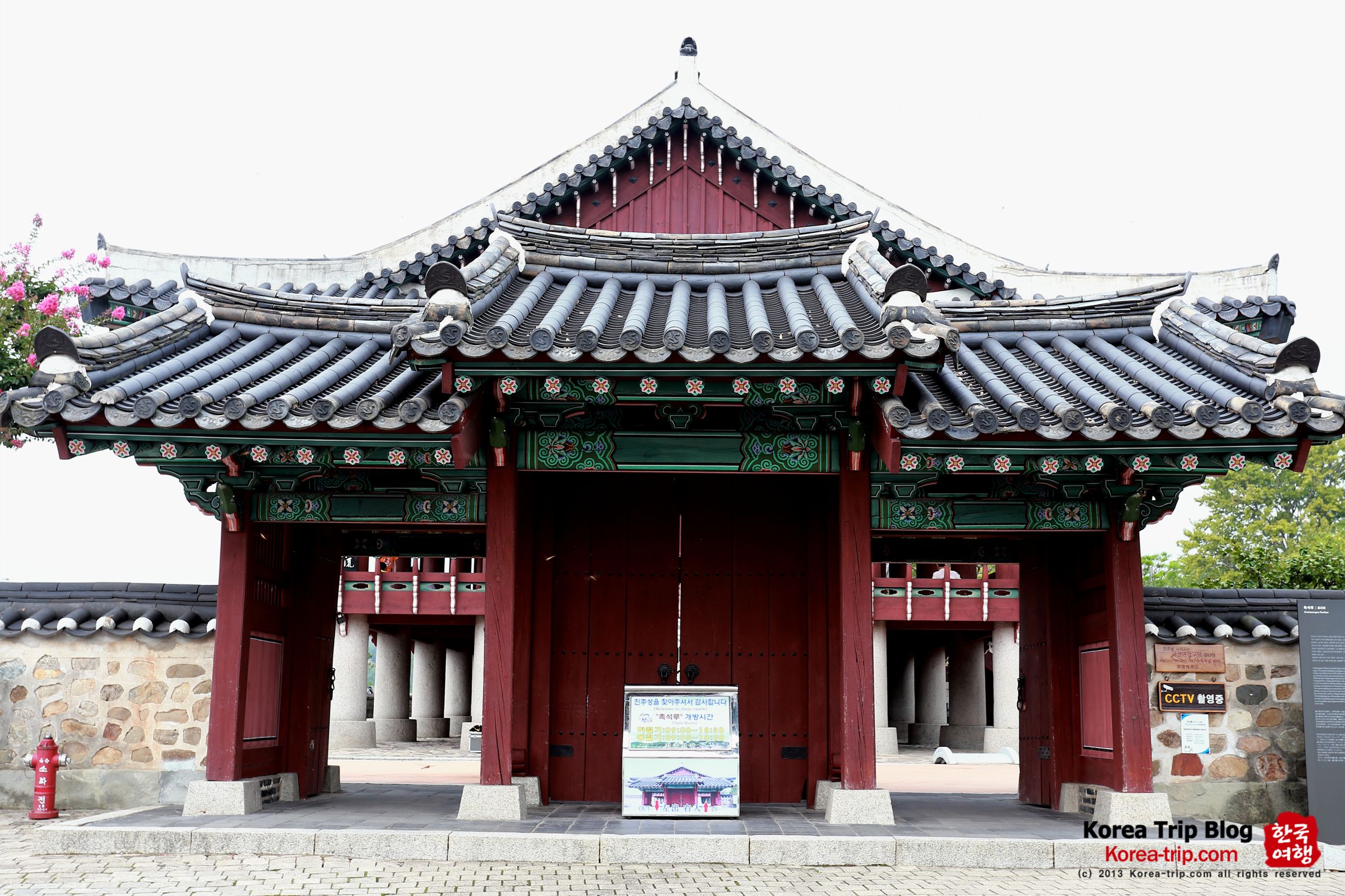https://mdw-travel-data-us-east-1.s3.amazonaws.com/img/country/South-Korea/Jinju-Castle/img_03.jpg