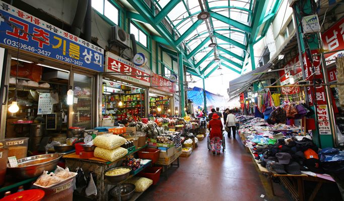 https://mdw-travel-data-us-east-1.s3.amazonaws.com/img/country/South-Korea/Jungang-Market/img_01.jpg
