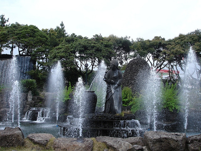 https://mdw-travel-data-us-east-1.s3.amazonaws.com/img/country/South-Korea/Jungmun-Beach/img_04.jpg