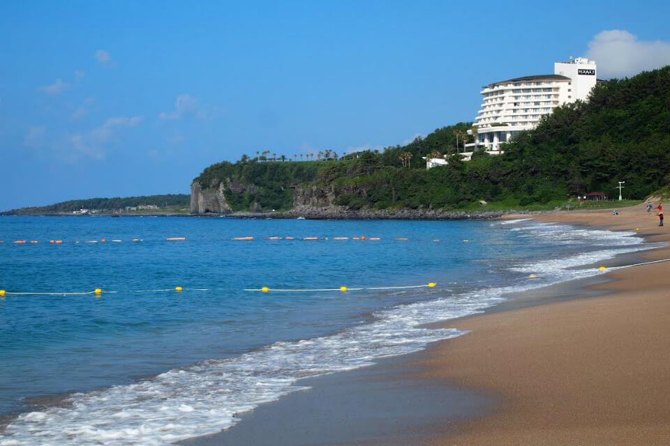 https://mdw-travel-data-us-east-1.s3.amazonaws.com/img/country/South-Korea/Jungmun-Beach/img_05.jpg