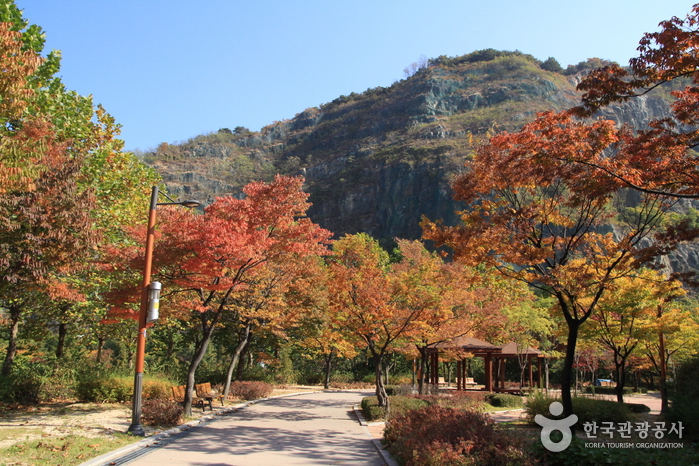 https://mdw-travel-data-us-east-1.s3.amazonaws.com/img/country/South-Korea/Jungnang-Camp/img_02.jpg