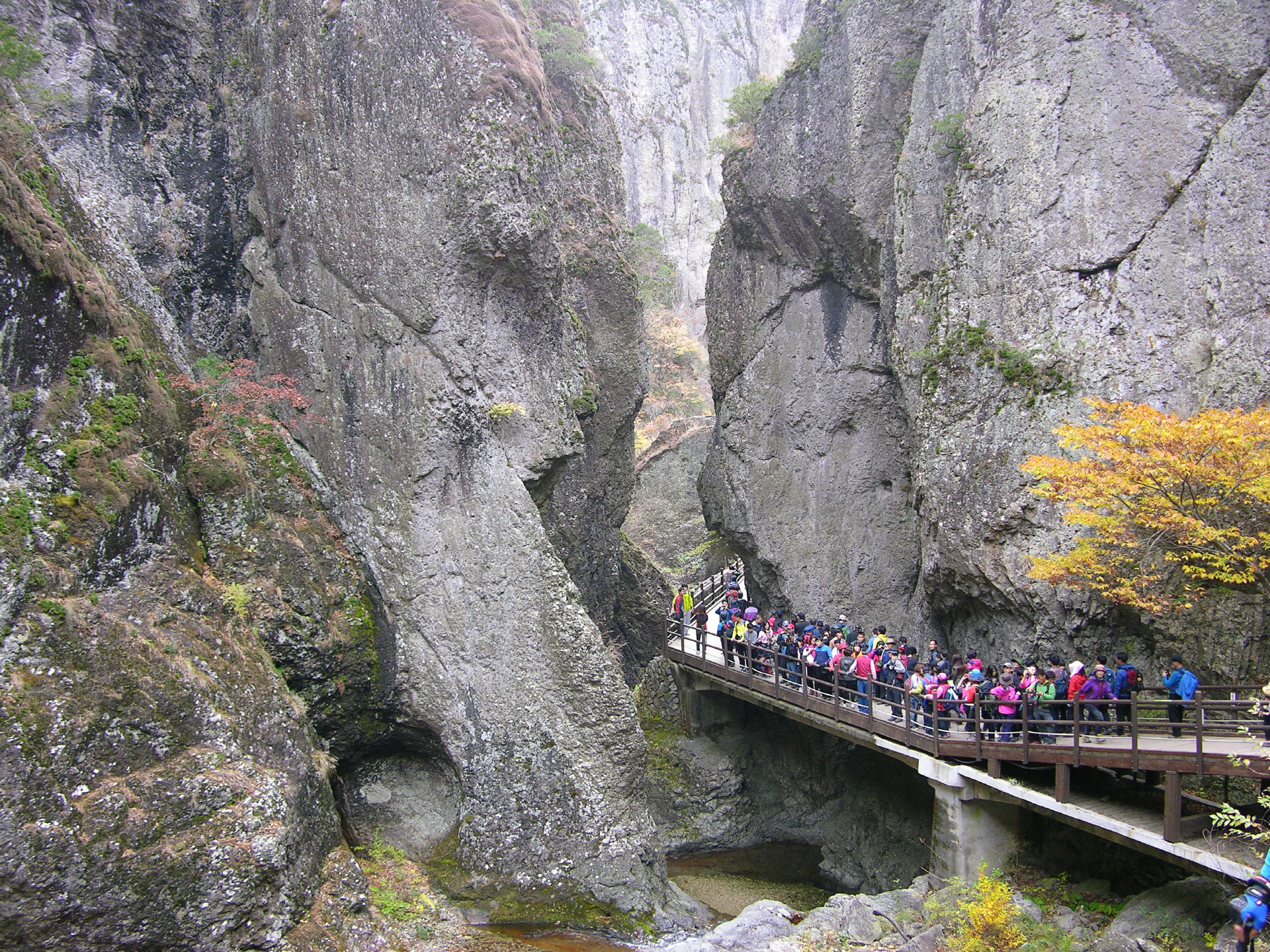 https://mdw-travel-data-us-east-1.s3.amazonaws.com/img/country/South-Korea/Juwangsan-National-Park/img_01.jpg