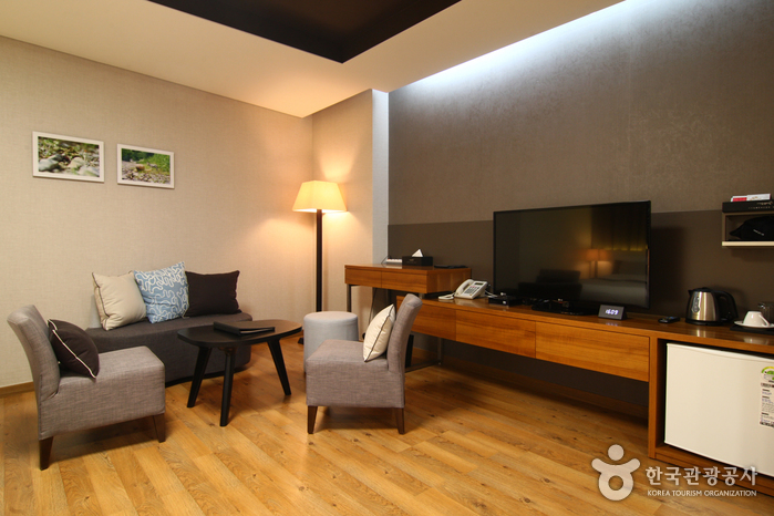 https://mdw-travel-data-us-east-1.s3.amazonaws.com/img/country/South-Korea/KT&G-Sangsangmadang-Chuncheon-Art-Center/img_01.jpg
