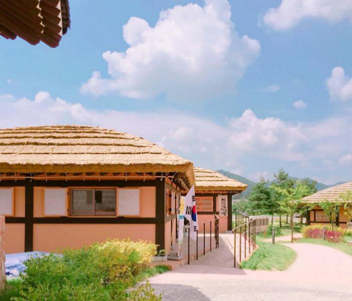 https://mdw-travel-data-us-east-1.s3.amazonaws.com/img/country/South-Korea/Kim-You-jeong-House-of-Literature/img_01.jpg