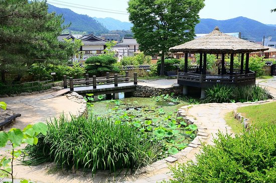 https://mdw-travel-data-us-east-1.s3.amazonaws.com/img/country/South-Korea/Kim-You-jeong-House-of-Literature/img_03.jpg