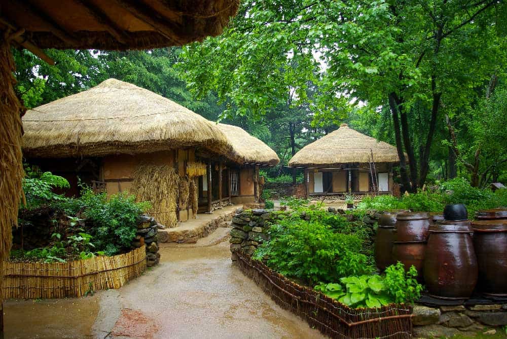 https://mdw-travel-data-us-east-1.s3.amazonaws.com/img/country/South-Korea/Korean-Folk-Village/img_01.jpg