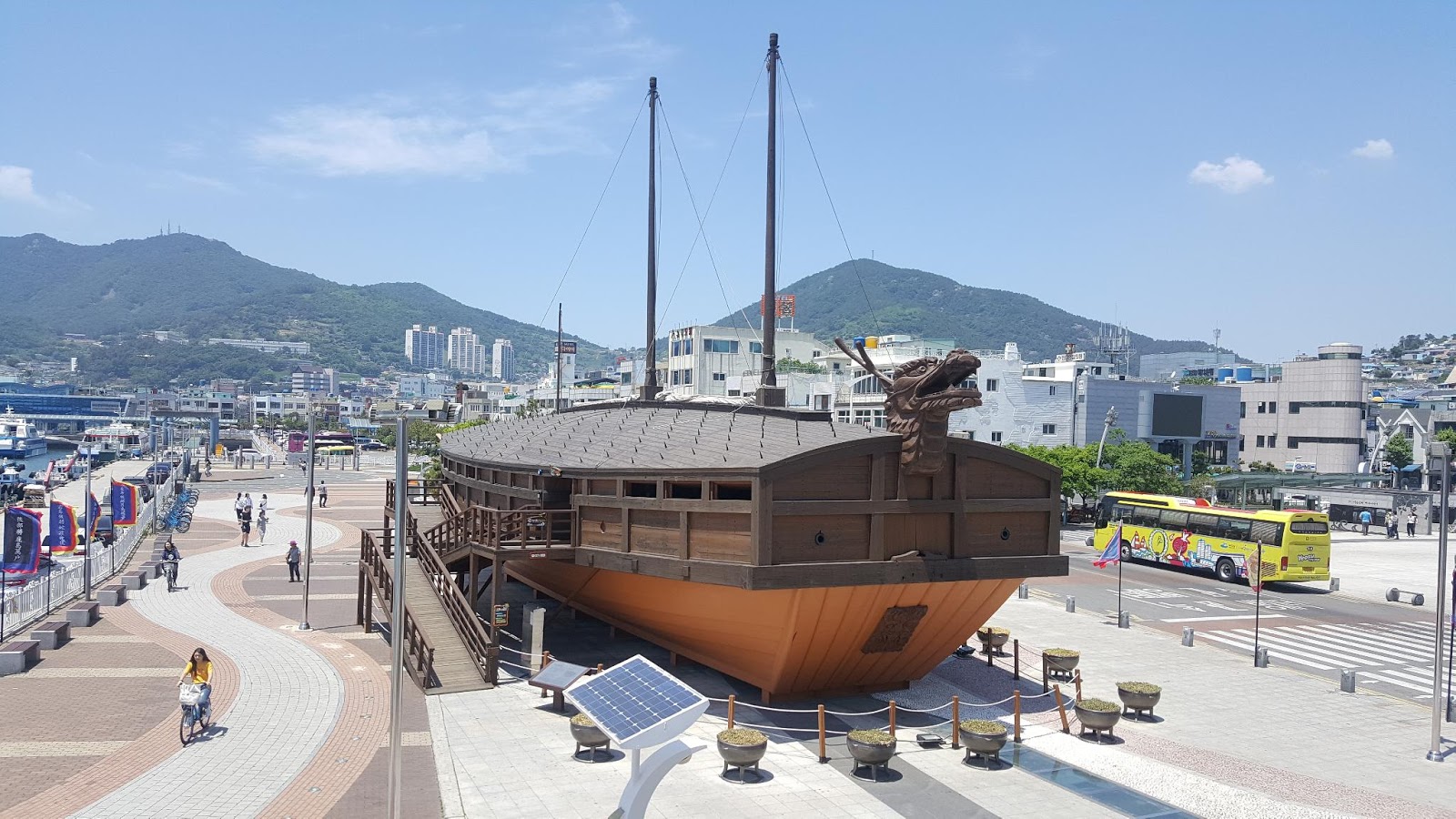 https://mdw-travel-data-us-east-1.s3.amazonaws.com/img/country/South-Korea/Lee-Sung-Shin-Plaza/img_02.jpg