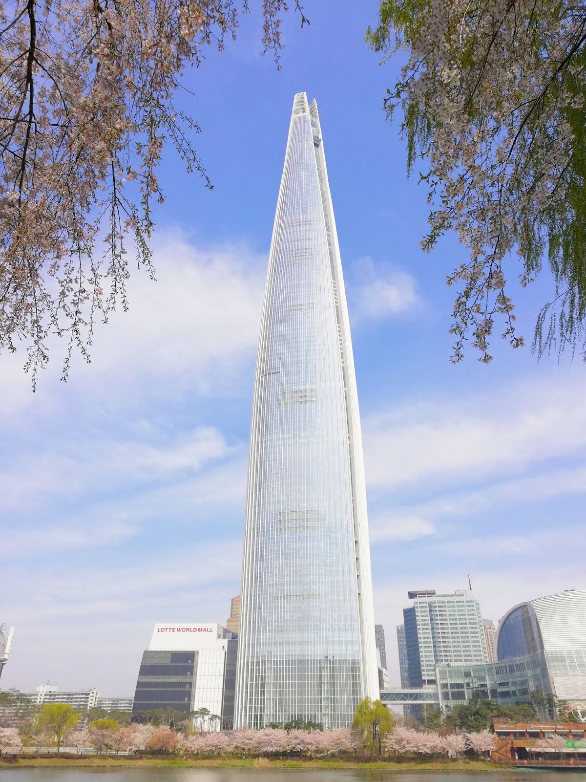 https://mdw-travel-data-us-east-1.s3.amazonaws.com/img/country/South-Korea/Lotte-World-Tower/img_02.jpg