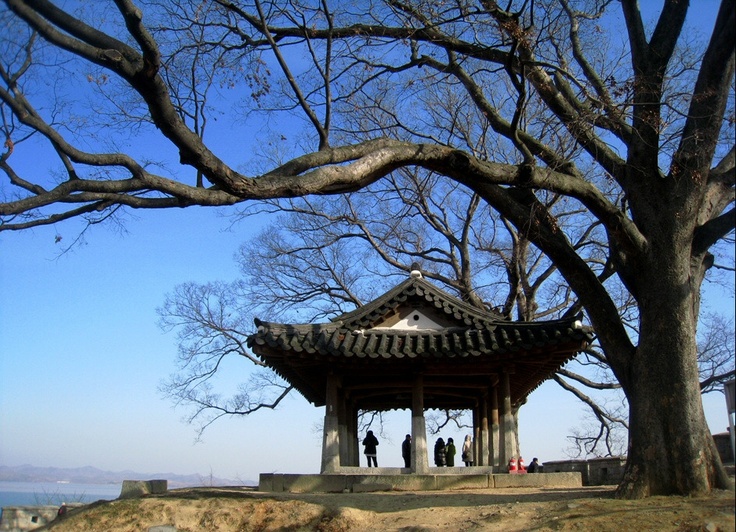 https://mdw-travel-data-us-east-1.s3.amazonaws.com/img/country/South-Korea/Mangyeongdae-Pavilion/img_03.jpg