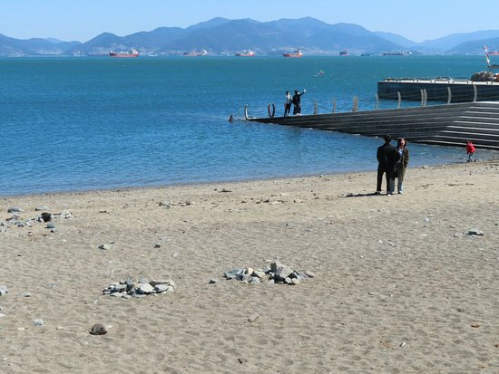 https://mdw-travel-data-us-east-1.s3.amazonaws.com/img/country/South-Korea/Manseongri-Black-Sand-Beach/img_01.jpg