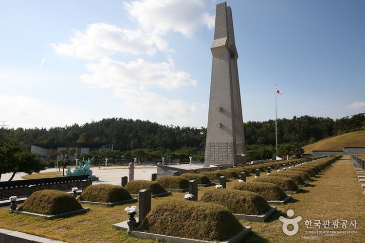 https://mdw-travel-data-us-east-1.s3.amazonaws.com/img/country/South-Korea/May-18th-National-Cemetery/img_00.jpg