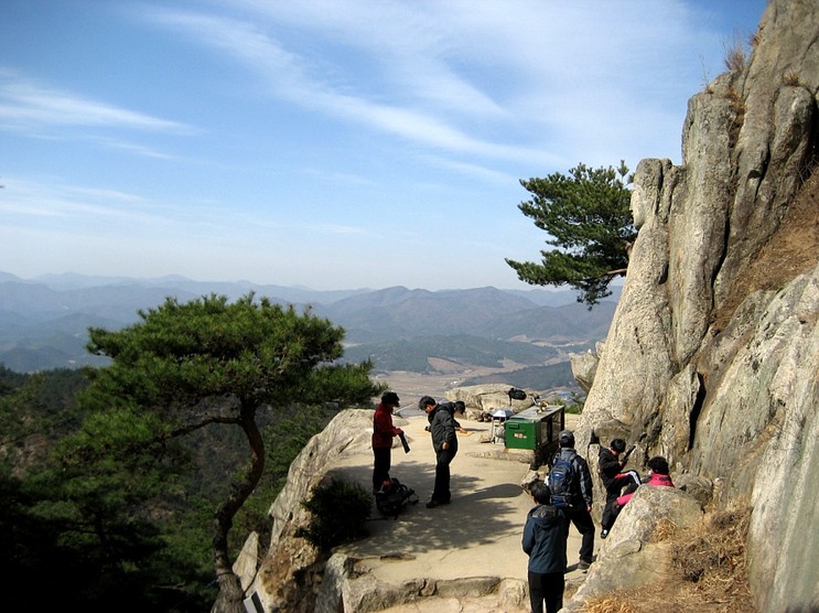 https://mdw-travel-data-us-east-1.s3.amazonaws.com/img/country/South-Korea/Mt-Namsan/img_01.jpg
