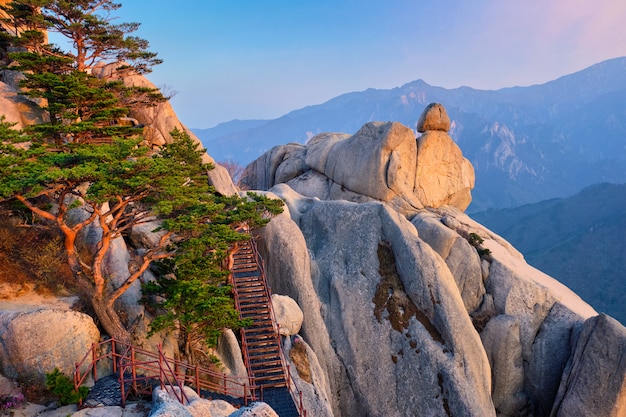 https://mdw-travel-data-us-east-1.s3.amazonaws.com/img/country/South-Korea/Mu-bong-Peak/img_02.jpg