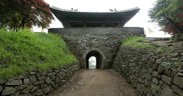 https://mdw-travel-data-us-east-1.s3.amazonaws.com/img/country/South-Korea/Munsusanseong-Fortress/img_03.jpg