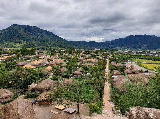 https://mdw-travel-data-us-east-1.s3.amazonaws.com/img/country/South-Korea/Nagan-Eupseong-Folk-Village/img_01.jpg