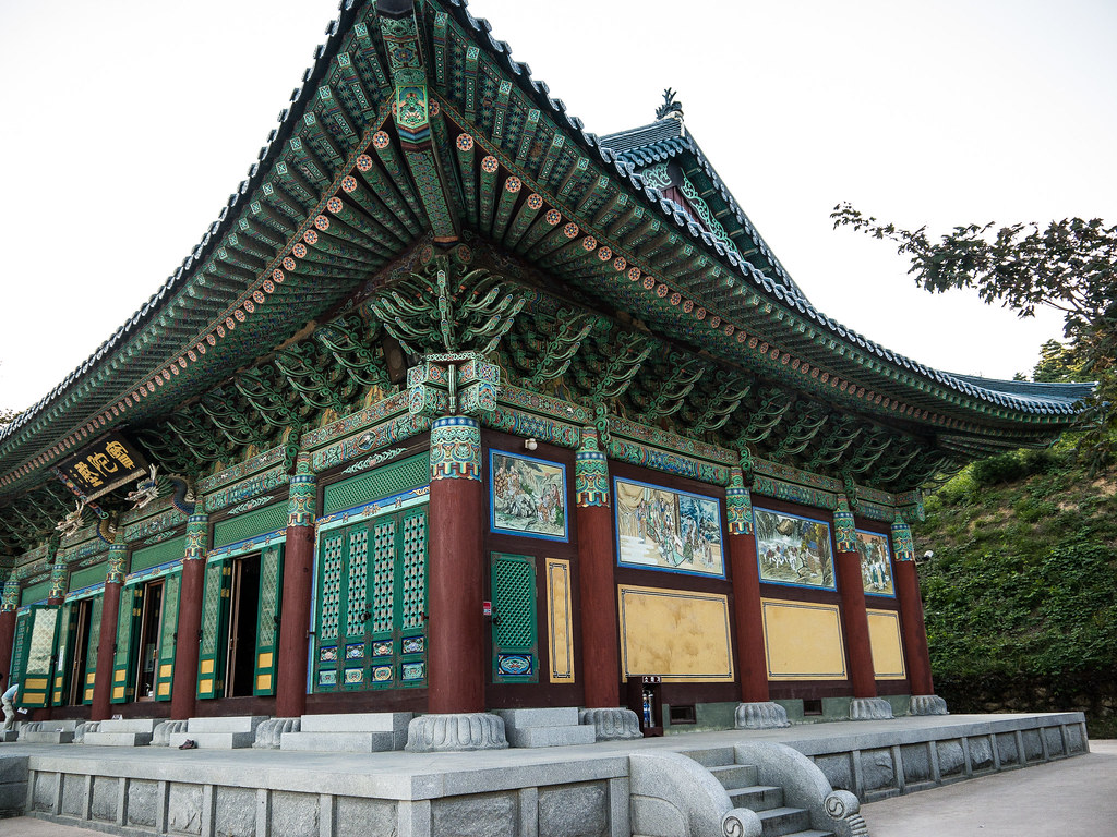 https://mdw-travel-data-us-east-1.s3.amazonaws.com/img/country/South-Korea/Naksansa-Temple/img_01.jpg