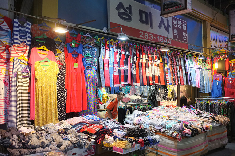 https://mdw-travel-data-us-east-1.s3.amazonaws.com/img/country/South-Korea/Nambu-Market/img_02.jpg