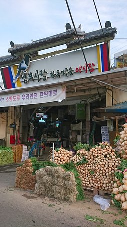 https://mdw-travel-data-us-east-1.s3.amazonaws.com/img/country/South-Korea/Nambu-Traditional-Market/img_02.jpg