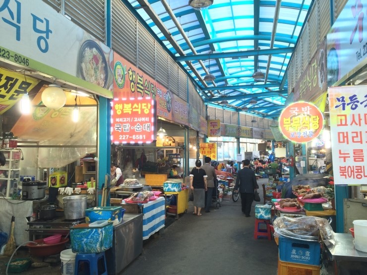 https://mdw-travel-data-us-east-1.s3.amazonaws.com/img/country/South-Korea/Namgwangju-Market/img_01.jpg