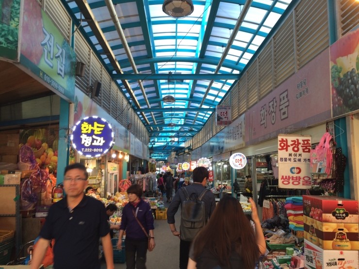 https://mdw-travel-data-us-east-1.s3.amazonaws.com/img/country/South-Korea/Namgwangju-Market/img_02.jpg