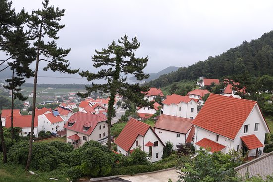 https://mdw-travel-data-us-east-1.s3.amazonaws.com/img/country/South-Korea/Namhae-German-Village/img_02.jpg