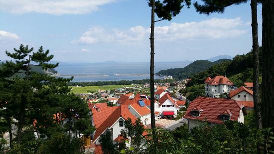 https://mdw-travel-data-us-east-1.s3.amazonaws.com/img/country/South-Korea/Namhae-German-Village/img_03.jpg