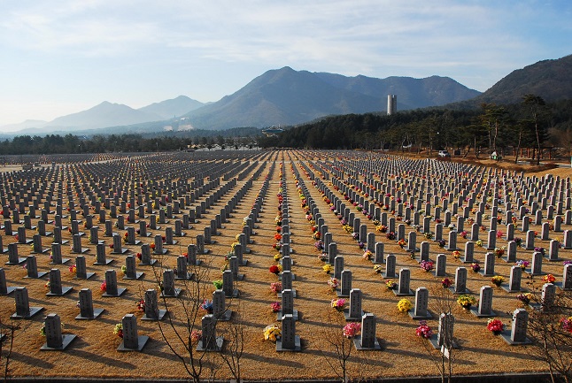 https://mdw-travel-data-us-east-1.s3.amazonaws.com/img/country/South-Korea/National-Cemetery/img_02.jpg