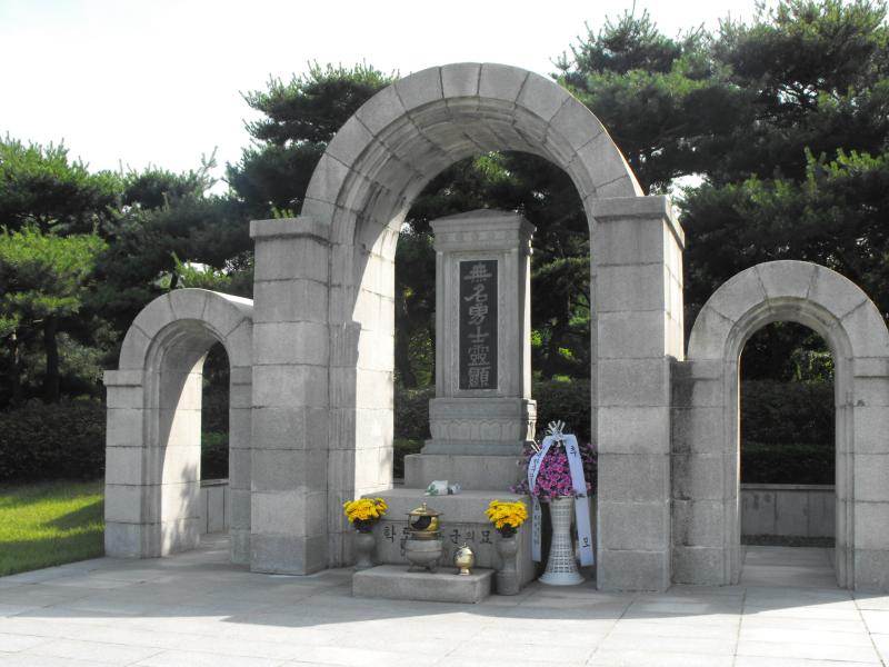 https://mdw-travel-data-us-east-1.s3.amazonaws.com/img/country/South-Korea/National-Cemetery/img_03.jpg