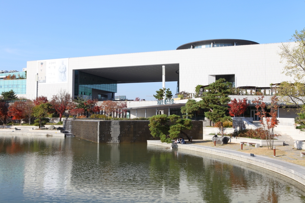 https://mdw-travel-data-us-east-1.s3.amazonaws.com/img/country/South-Korea/National-Museum-of-Korea/img_03.jpg