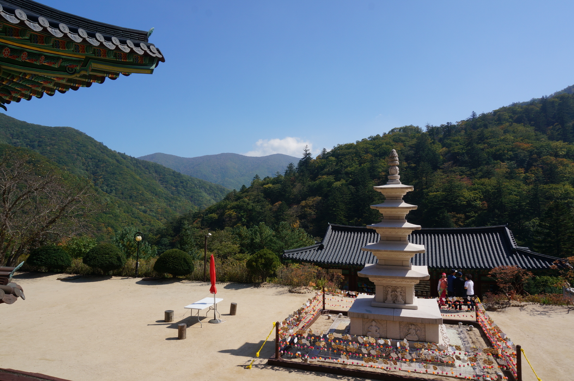 https://mdw-travel-data-us-east-1.s3.amazonaws.com/img/country/South-Korea/Odaesan-National-Park/img_03.jpg
