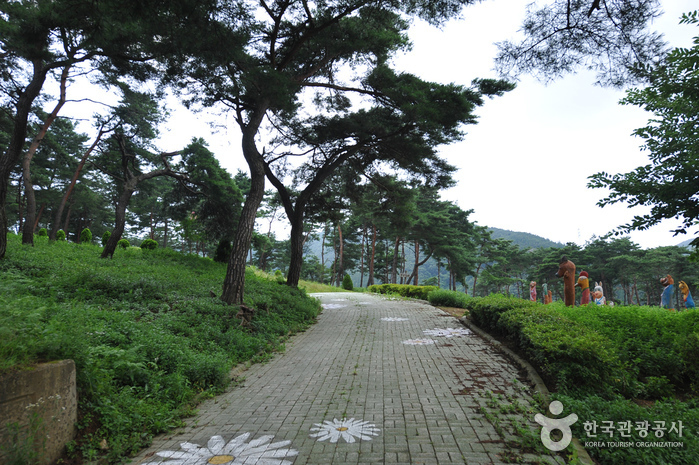 https://mdw-travel-data-us-east-1.s3.amazonaws.com/img/country/South-Korea/Okjeongho-Lake/img_02.jpg