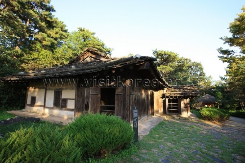 https://mdw-travel-data-us-east-1.s3.amazonaws.com/img/country/South-Korea/Onyang-Folk-Museum/img_03.jpg