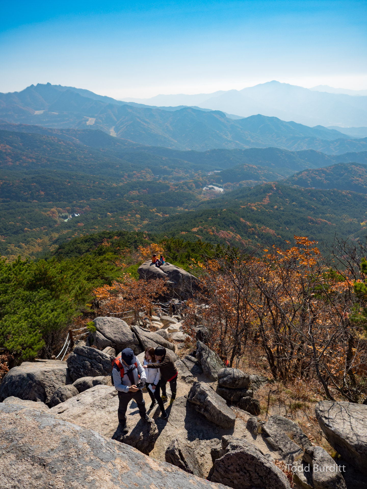 https://mdw-travel-data-us-east-1.s3.amazonaws.com/img/country/South-Korea/Palgong-Mountain/img_01.jpg